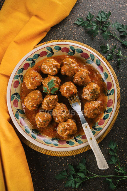 Delicious hot stew of homemade meatballs made with minced meat seasoned with various spices for flavor. — Stock Photo