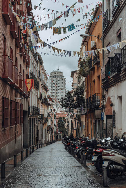 Vue de la rue de la Tour de Madrid, Espagne. — Photo de stock