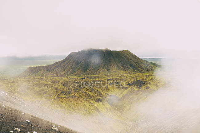 Vulcão Marumligar com névoa, Vanuatu. natureza, viajar — Fotografia de Stock