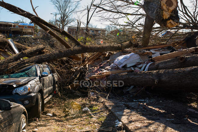 Destrucción de tornados en Tennessee 2020 - foto de stock