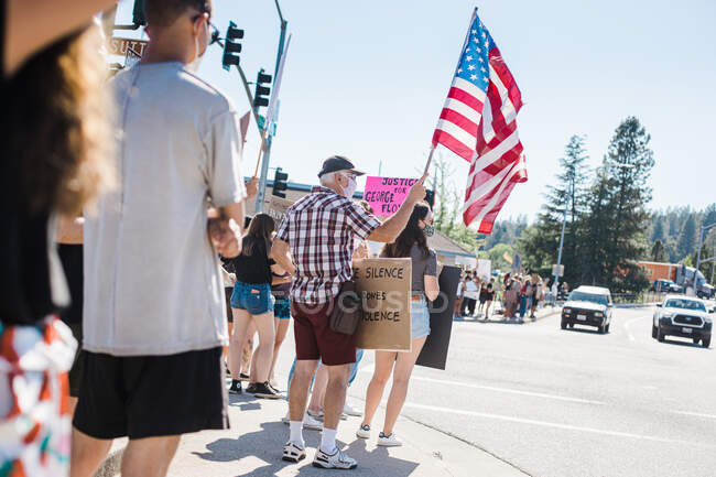 Friedliche Demonstration im kalifornischen Grass Valley — Stockfoto