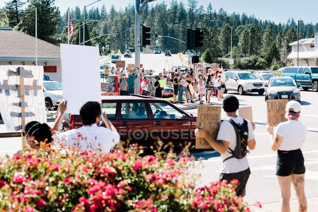 Demonstração pacífica em Grass Valley rural, Califórnia — Fotografia de Stock