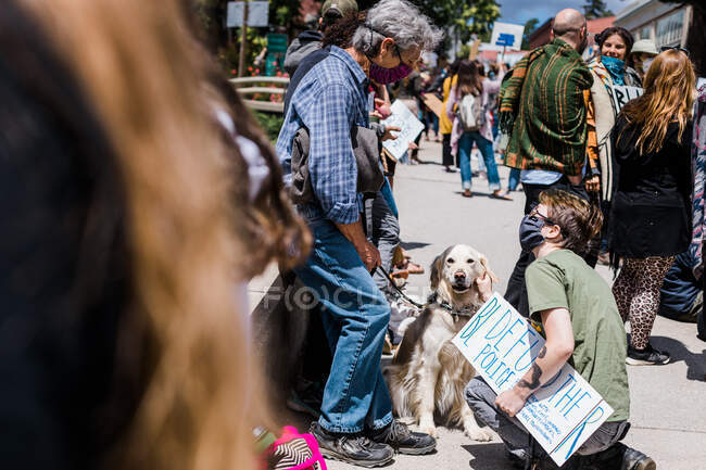 Manifestation pacifique dans une petite ville rurale, Californie Manifestation BLM w — Photo de stock