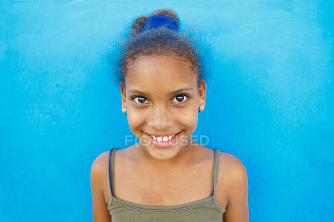 Nice and smiling cuban girl, havana — Stock Photo