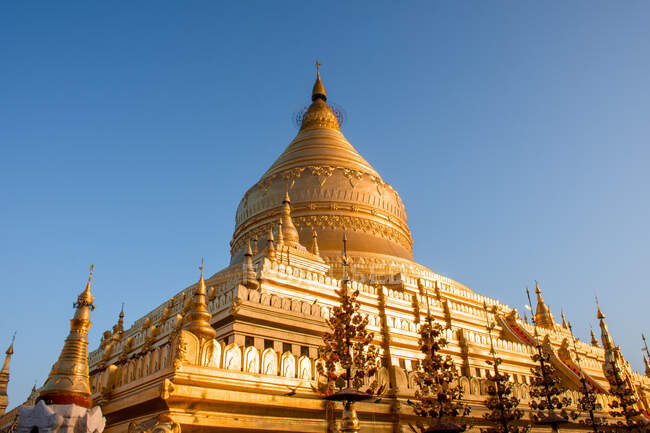 Quel tempio dorato luccicante a Bagan — Foto stock