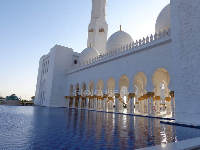 Mezquita Sheikh Zayed en Abu Dhabi - foto de stock