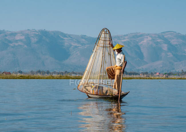 An unique way to fish in Mynamar — Stock Photo