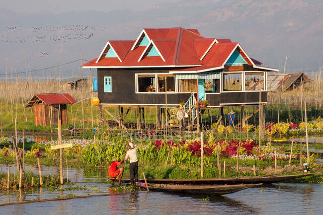 Tipica casa locale al lago Inle — Foto stock