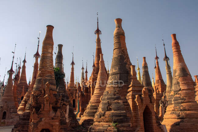Cet endroit avec plus de milliers de stupas — Photo de stock