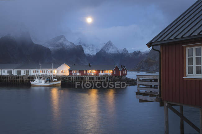 Quartier traditionnel du comté, Norvège, archipel de Lofoten — Photo de stock