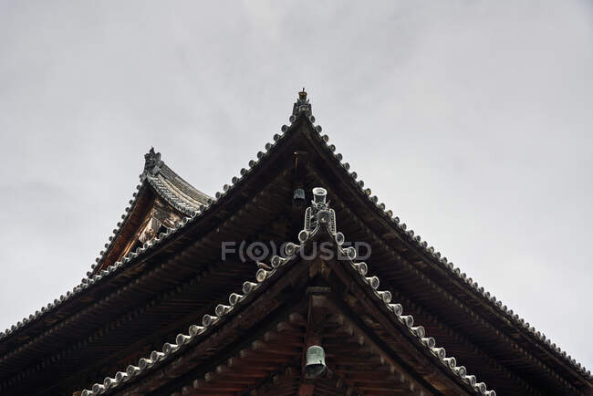 Temple en bois au Temple T-ji à Kyoto, Japon — Photo de stock