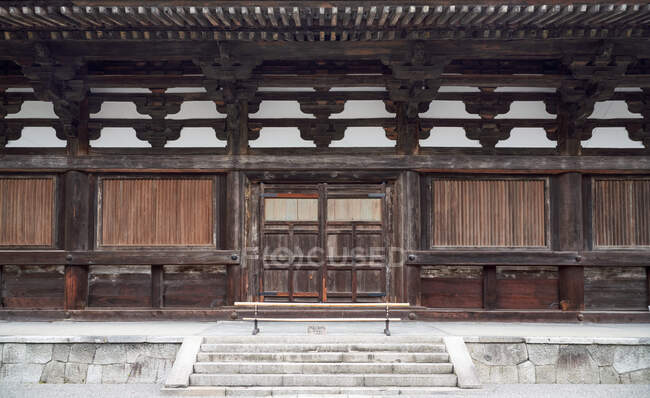 Дерев'яний храм в храмі Т-дзі в Кіото, Японія — стокове фото