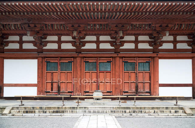 Temple en bois au Temple T-ji à Kyoto, Japon — Photo de stock