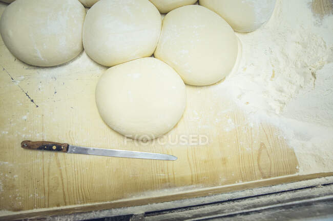 Perfectly Shaped Round Dough on a Wooden Table in Belgrade, Serbia — Stock Photo