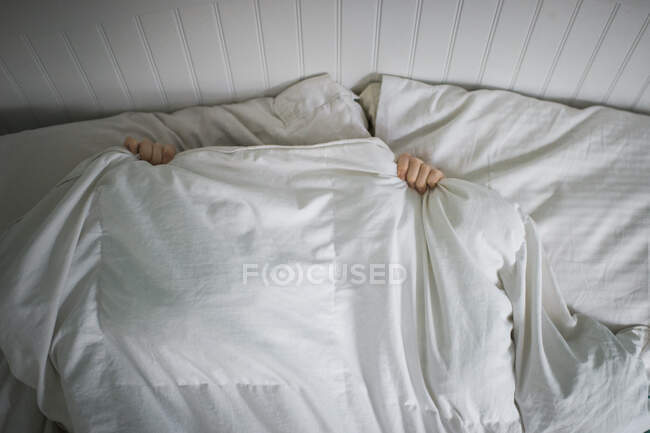 Girls under covers with hands visible — Stock Photo