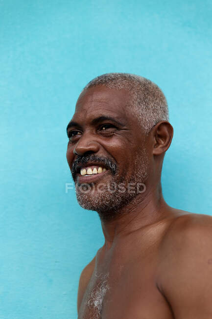 Mature cuban in front of a blue wall — Stock Photo