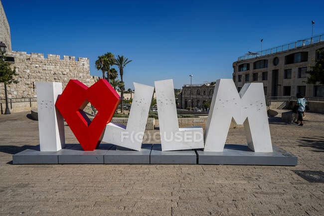 Famous I love Jerusalem art sculpture near the protection wall in Israel — Stock Photo