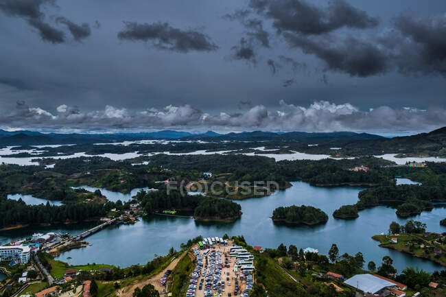 Cloudy day over the water — Stock Photo