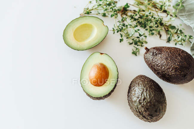 Ripe fresh avocado on white tabletop — Stock Photo