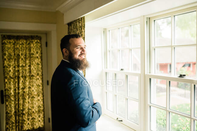 Portrait of a man in suit getting ready — Stock Photo