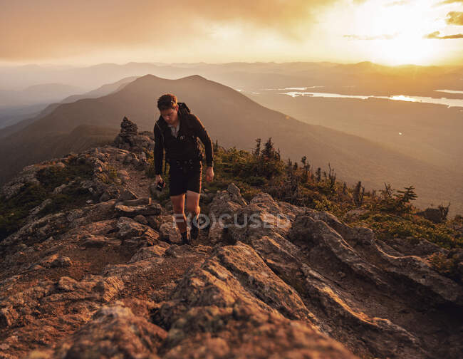 Male hiker walks along Appalachian Trail on Bigelow Mountain at sunset — Stock Photo