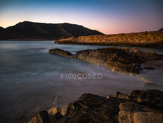 Прекрасный рассвет на побережье Альмеры — стоковое фото