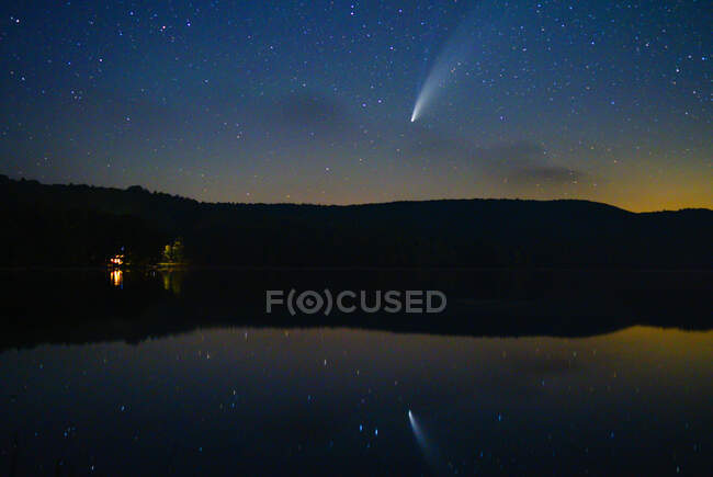 La comète Neowise traverse le ski nord-ouest au-dessus du Vermont — Photo de stock