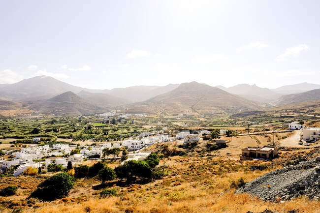 Paysage ensoleillé de l'île grecque antique de Naxos — Photo de stock