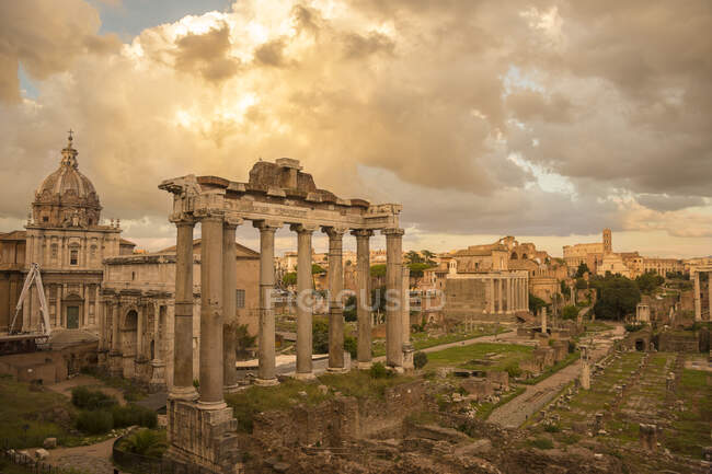 The Roman Forum during a cloudy sunset — Stock Photo
