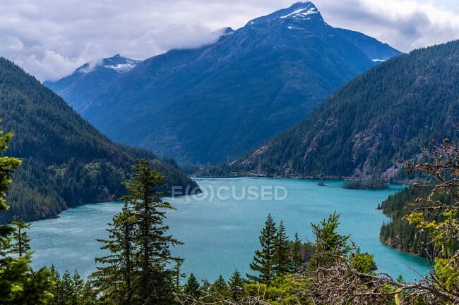 Beautiful view of the lake in the mountains on nature background — Stock Photo