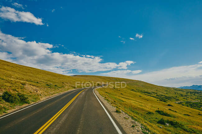 Open highway through Rocky Mountains National Park in Colorado. — Stock Photo