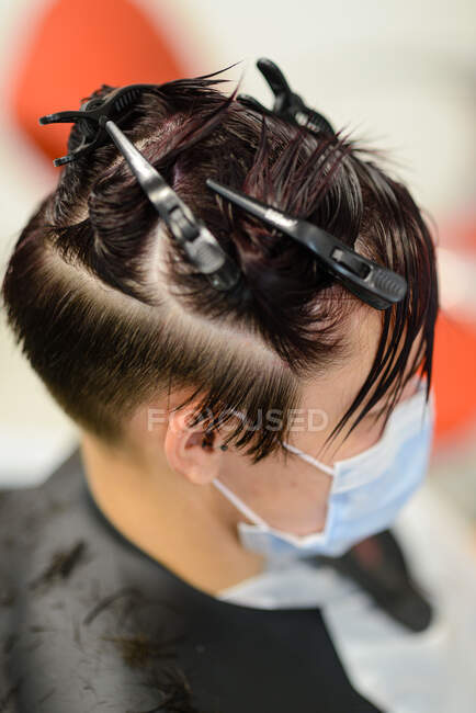 Young attractive female in beauty salon cutting styling — Stock Photo
