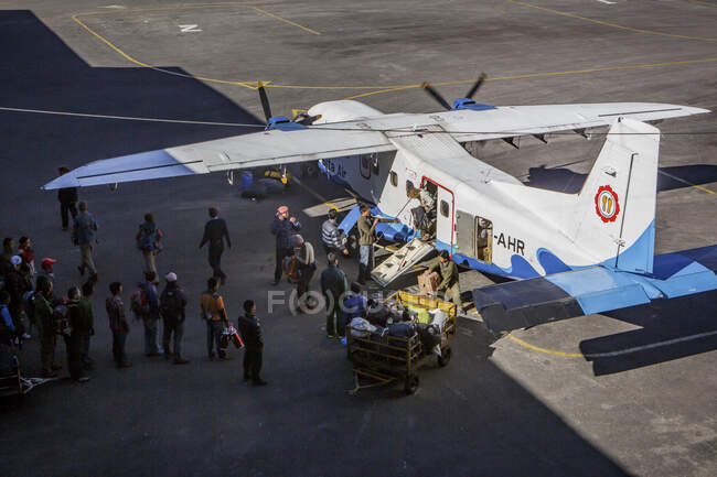 Der berüchtigte Flughafen Lukla, der Ausgangspunkt der Trecks zum Everest Base Camp. — Stockfoto