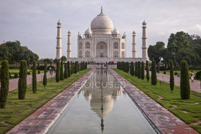 O icônico Taj Mahal, uma das Sete Maravilhas do Mundo. — Fotografia de Stock
