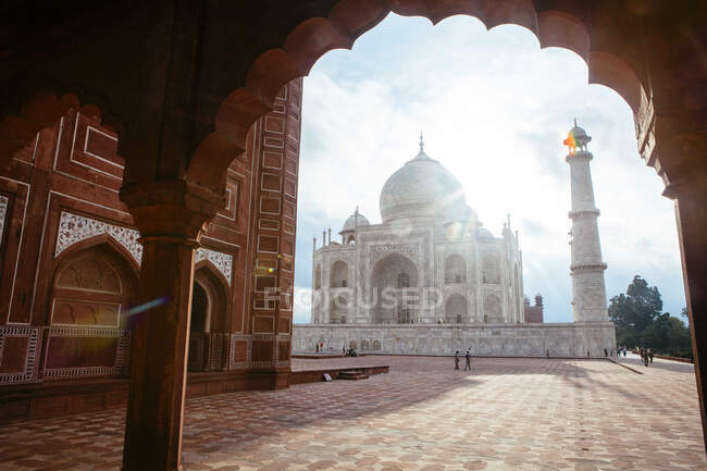 El icónico Taj Mahal, una de las Siete Maravillas del Mundo. - foto de stock