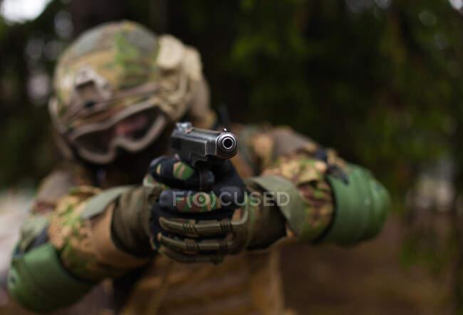 Ukraine gun in the hands of a modern soldier of the national guard — Stock Photo