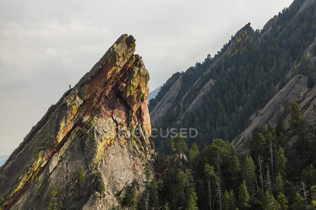 Face Leste do Terceiro Flatiron acima de Boulder, Colorado. — Fotografia de Stock