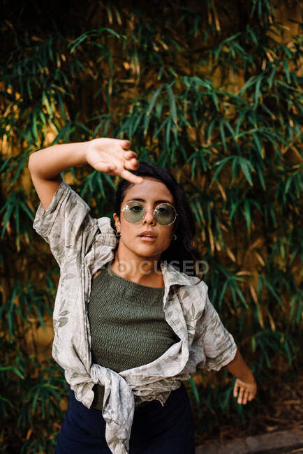 Young beautiful woman posing in the garden — Stock Photo