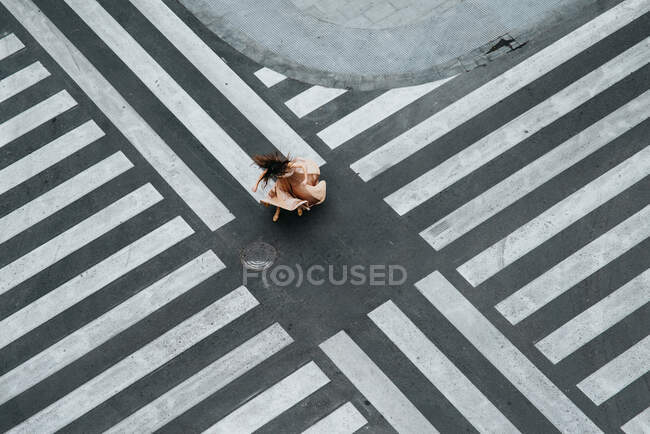 Woman dancing in a zebra crossing — Stock Photo