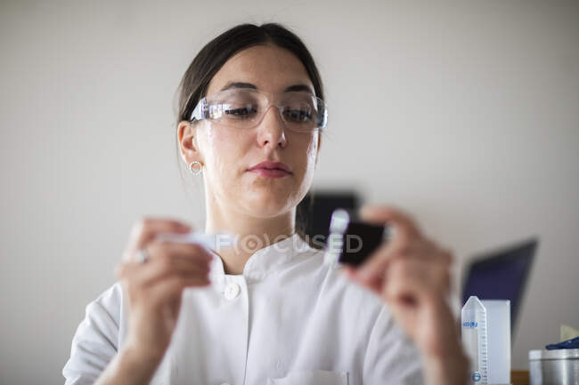 Young female scientist working  in laboratory — Stock Photo