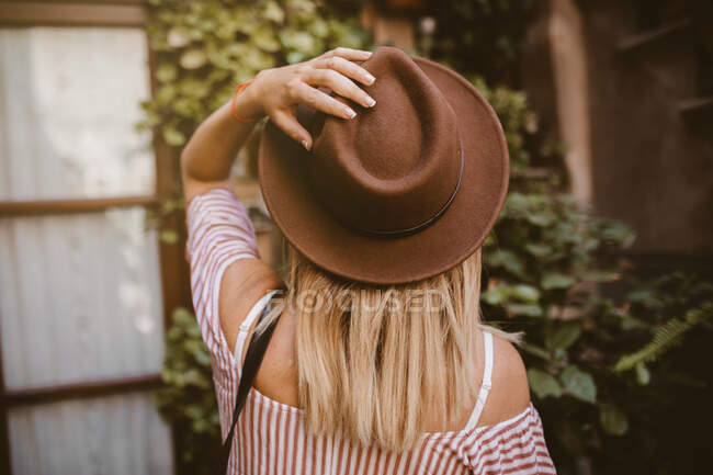 Beautiful young woman in hat  in the garden — Stock Photo