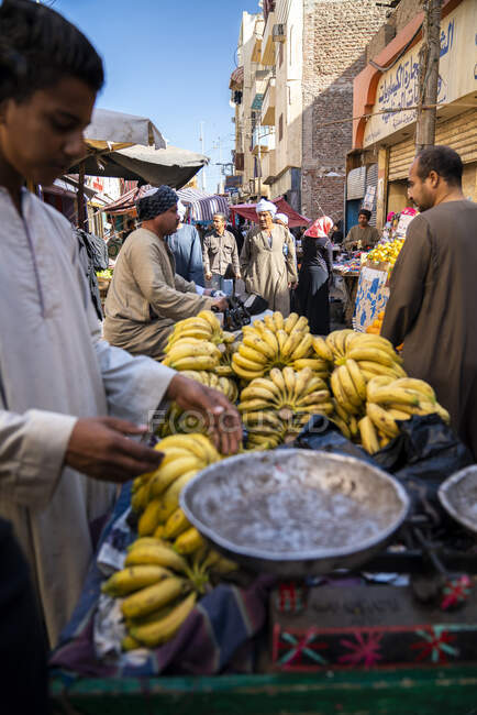 Mercado callejero en Luxor, Egipto - foto de stock