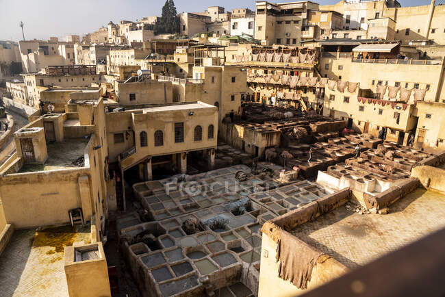 Vista de curtume de couro em fez, Marrocos — Fotografia de Stock
