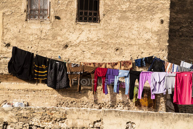 Linea di abbigliamento di lavanderia a Fez, Marocco — Foto stock