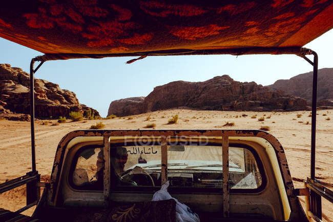 Car at the grand canyon — Stock Photo