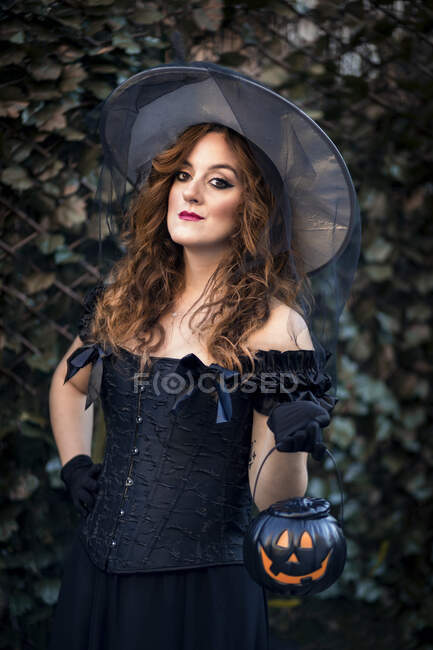 A beuty witch in Halloween — Stock Photo