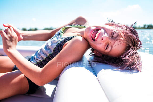 Laughing girl on a boat in hawaii — Stock Photo