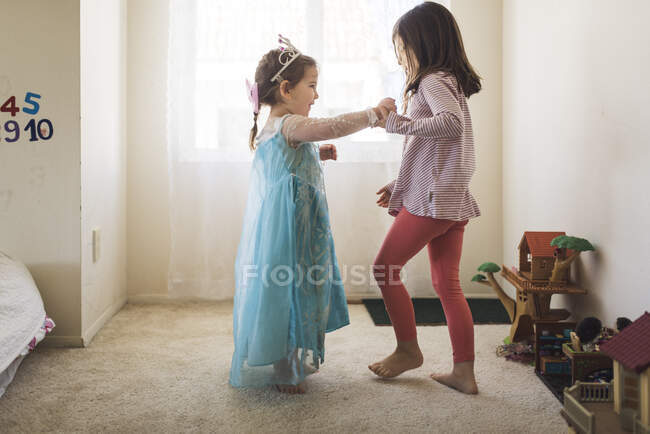Barefoot 6 yr old dancing with 4 yr old sister in princess costume — Stock Photo