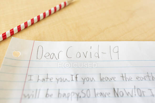 Handgeschriebener Brief an Covid-19 — Stockfoto
