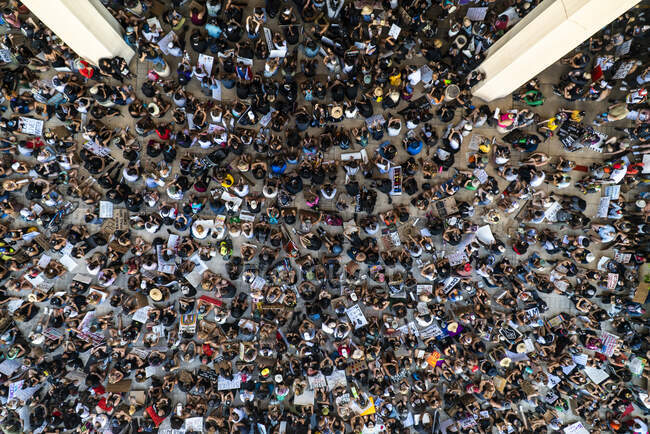 Vista aérea de los manifestantes de Black Lives Matter en el Capitolio Estatal de Hawai - foto de stock